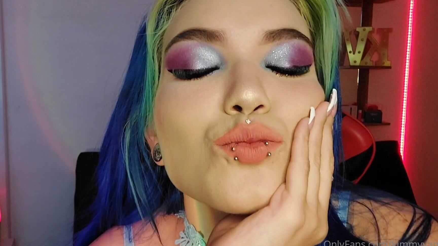 Kimmyvampire Good Morning Guys Im Moving Of House And Not Have Internet But I Will Back Sooon With