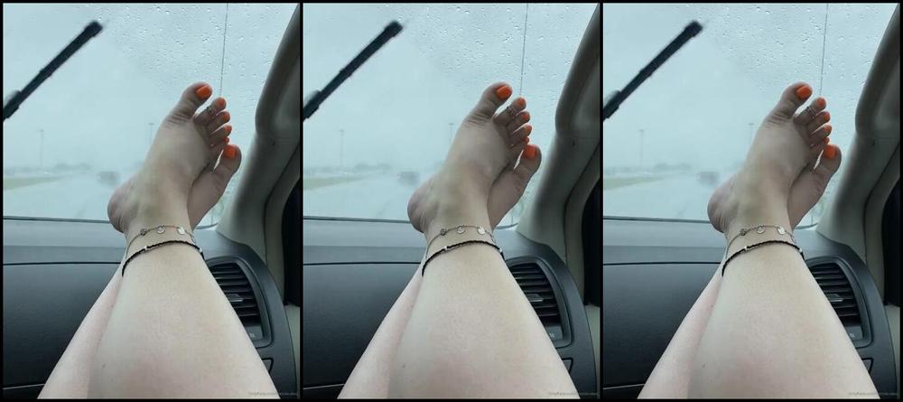 Caroline Aka Feetsiecakes Onlyfans Vacation Starts Today Rain Or Shine This Is The First Time I Ve Gone Away In Two Years I Can T