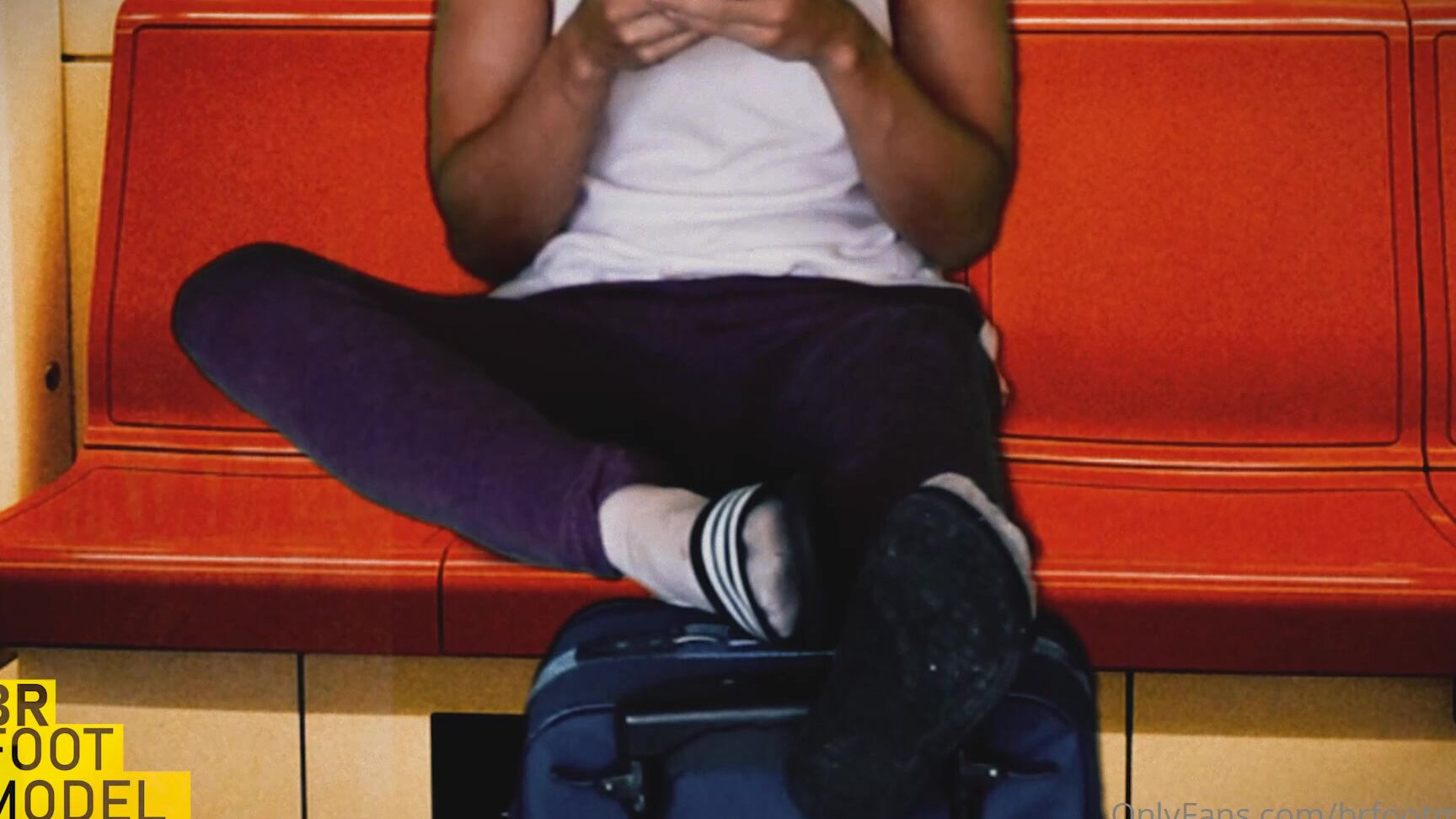 Brfootmodel 2042513275 02 27 2021 Long Trip Feet Up