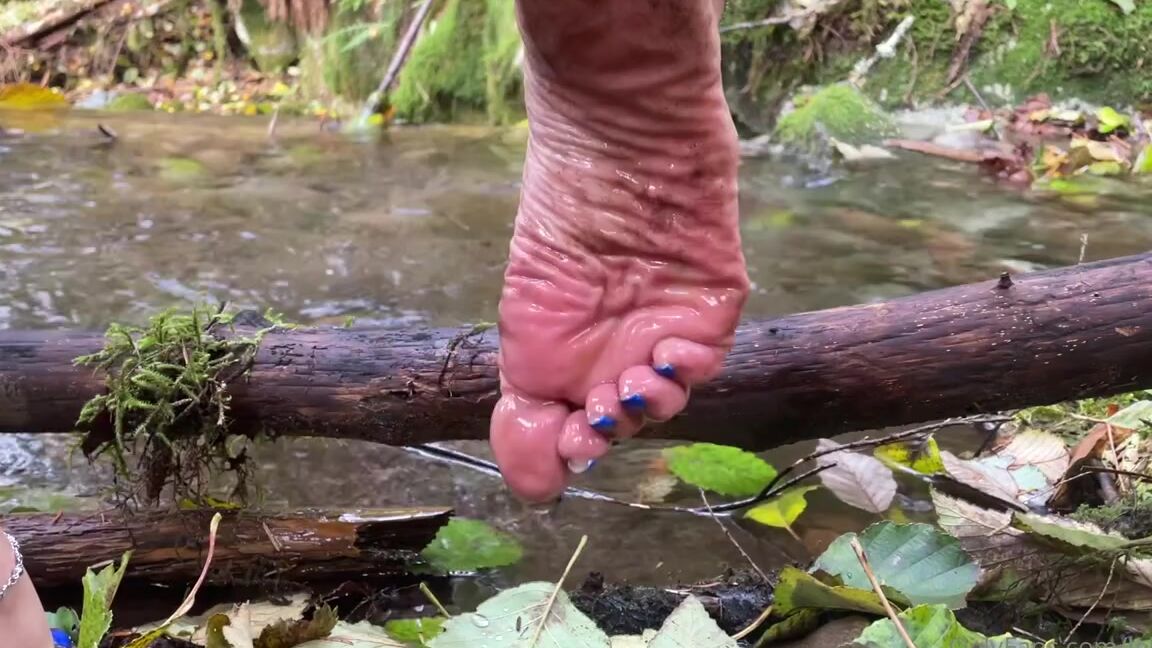 Kala Lehlani Onlyfans Cleaning My Feet At The River A While Agop