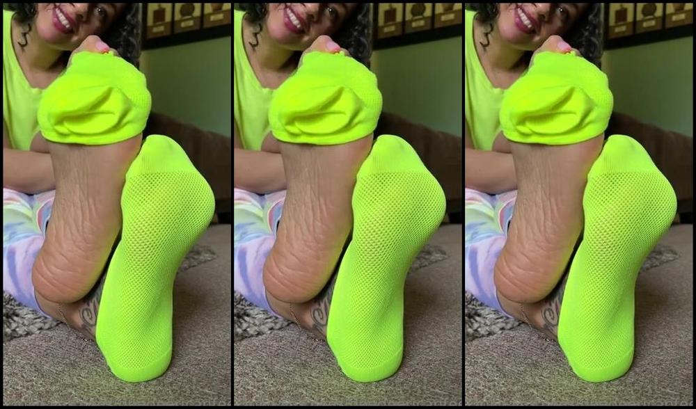 Deedeericanfeet Onlyfans Here Is A Shorter Vid Of These Cute No Sho Socks I Recieved As A Gift So Thank U Honey U Kno Who
