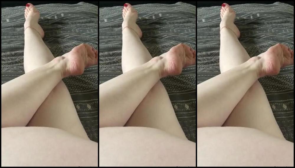 Joeyofarches Nicknamed Joeyofarches Onlyfans Happy Wednesday My Lovely Bunch Lots Of Toe Pointing My Long Pale Legs And Thick Thighs