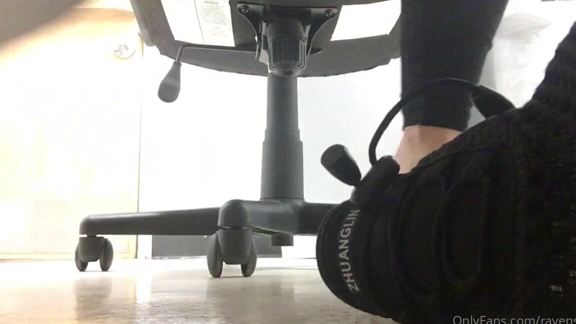 Ravensiryn Ask And You Shall Receive Here S A Min Vid From Under My Work Desk Just Took This