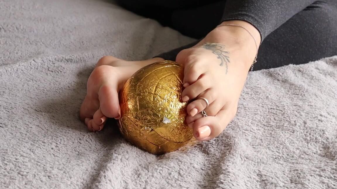 Footsiegalore Onlyfans This Is How You Unwrap An Easter Egg