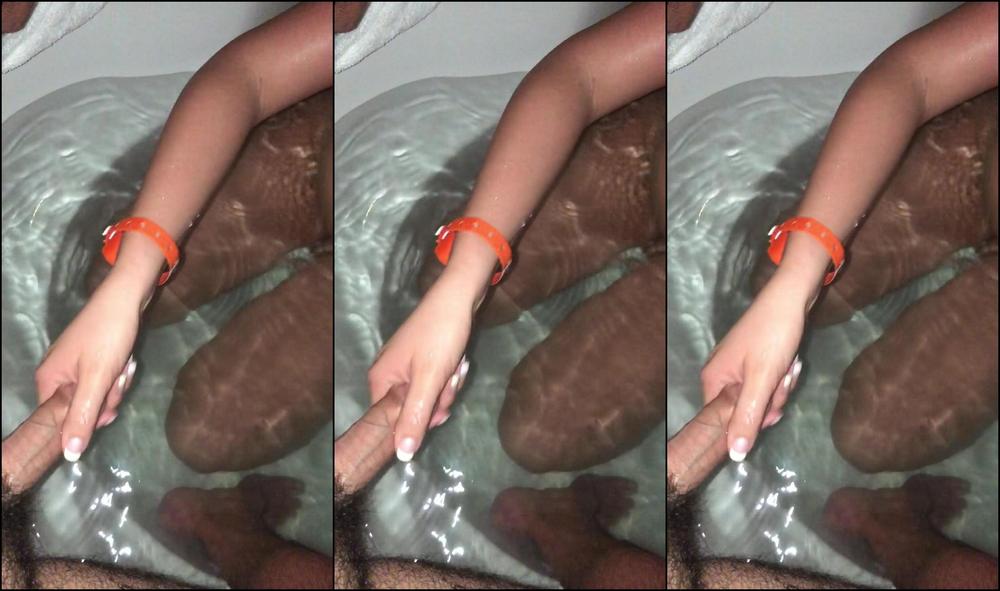 Vanessa Cage Ewwtwzeq