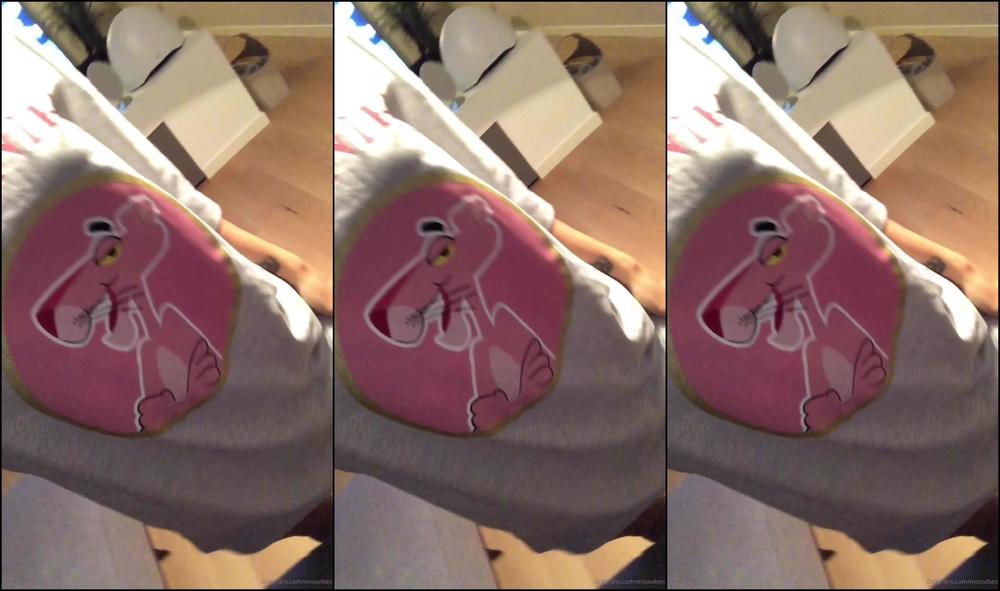 Missvibes Mi Faccio Spiare In Questa Serata Relax Sul Divano