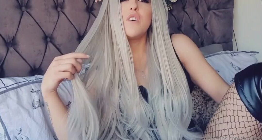 Miss Evie Lock Nicknamed Missevielock Onlyfans Oh I Know You Have A Secret Little Fetish For My Hair And