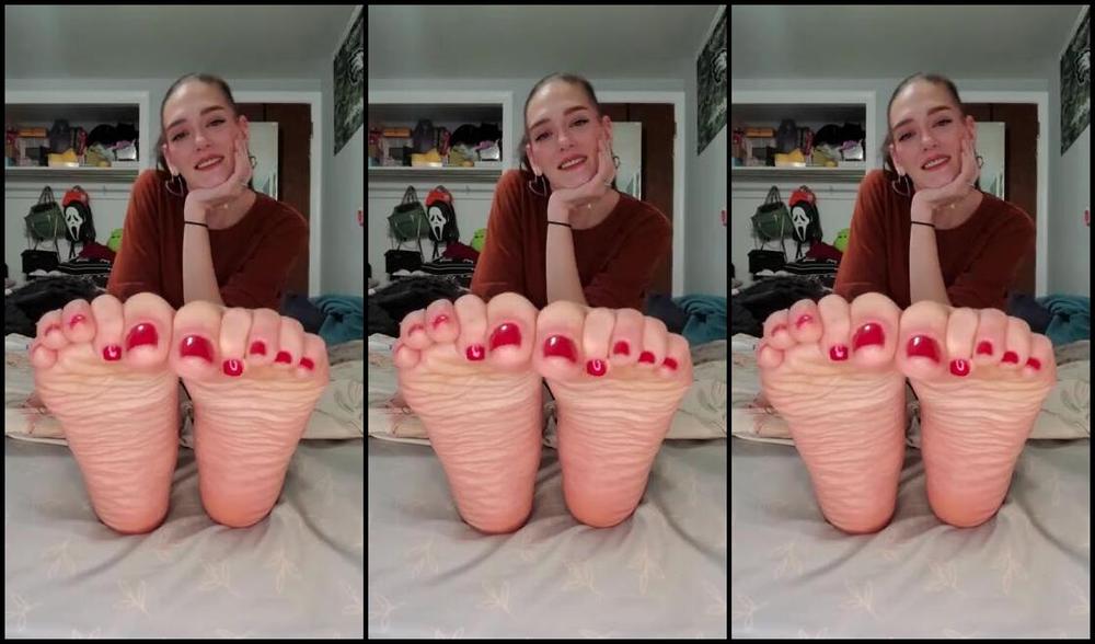 Miss Behavin Aka Misbehavedxoxo Onlyfans Roleplay Stepmom Catches You Taking Pics Of Her Feet While You Are Supposed To Be Watching Pfw