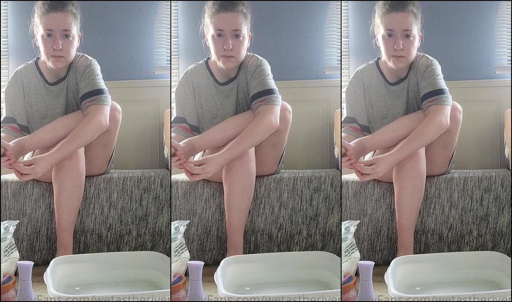 wetastherivers-03-07-2020-492926817-loving-girlfriend-experience-available-now-in-your-dms-