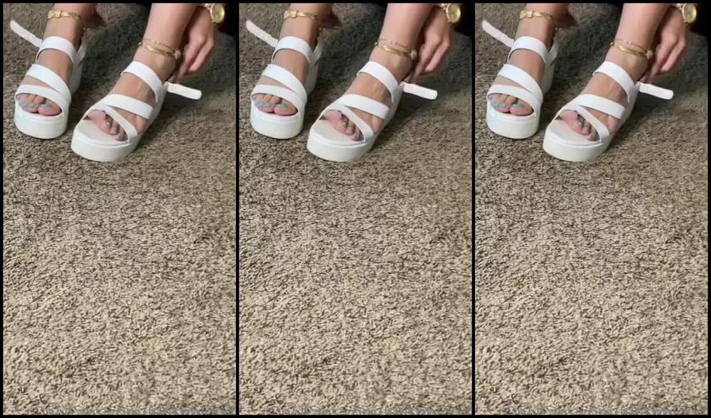 Foot Fetish Blonde Nicknamed Fetishblonde Onlyfans Back From Shopping Letting You Wiff This Aroma