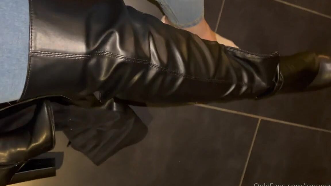 Lady Kira Aka Kmoneydom Onlyfans Wieder Was Fr Schtige Fufotzen Zu Gern Wrdest Du Doch Den Boden Kssen Auf Dem Sich Meine