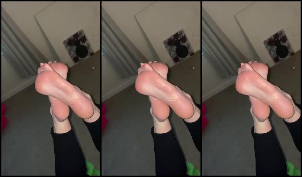 Waifu Jess Nicknamed Waifufeetmilkog Onlyfans Be A Good Foot Slut For Mommy Volume Up Baby
