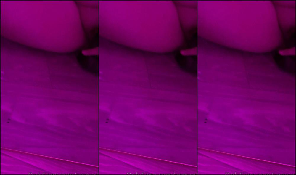 zoeyuso-16-10-2020-1087729242-play-with-me