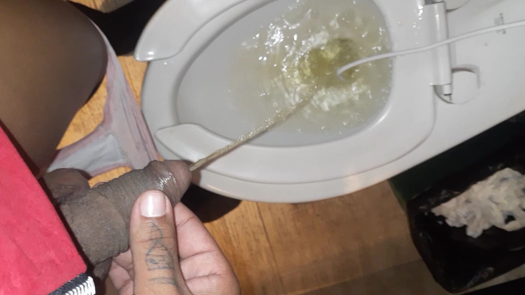 "Lola bbunny" 1920sporn, pee, showerscenes, sissytraining, transmale golden shower in the mall bathroom manyvids