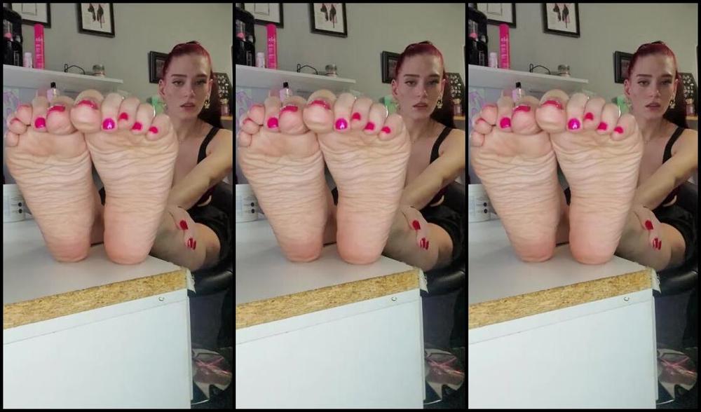 Miss Behavin Aka Misbehavedxoxo Onlyfans We Are Hanging Out And I Call You Out On Your Foot Fetish Ive Always Noticed Rs