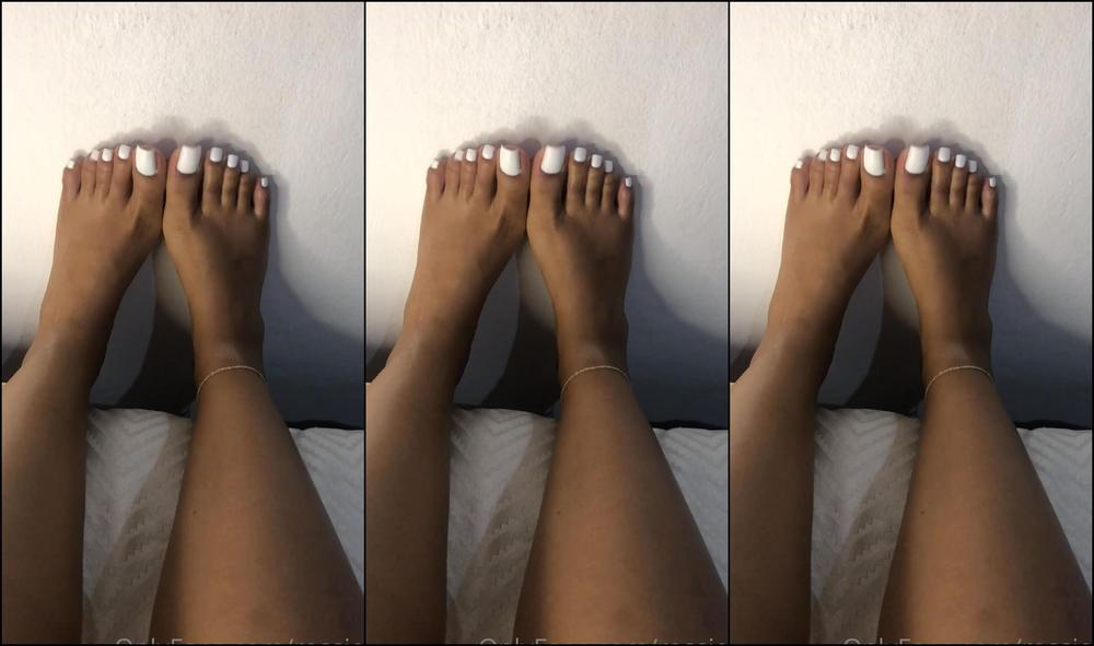 Rossieft Rubbing My Feet Together With Lotion