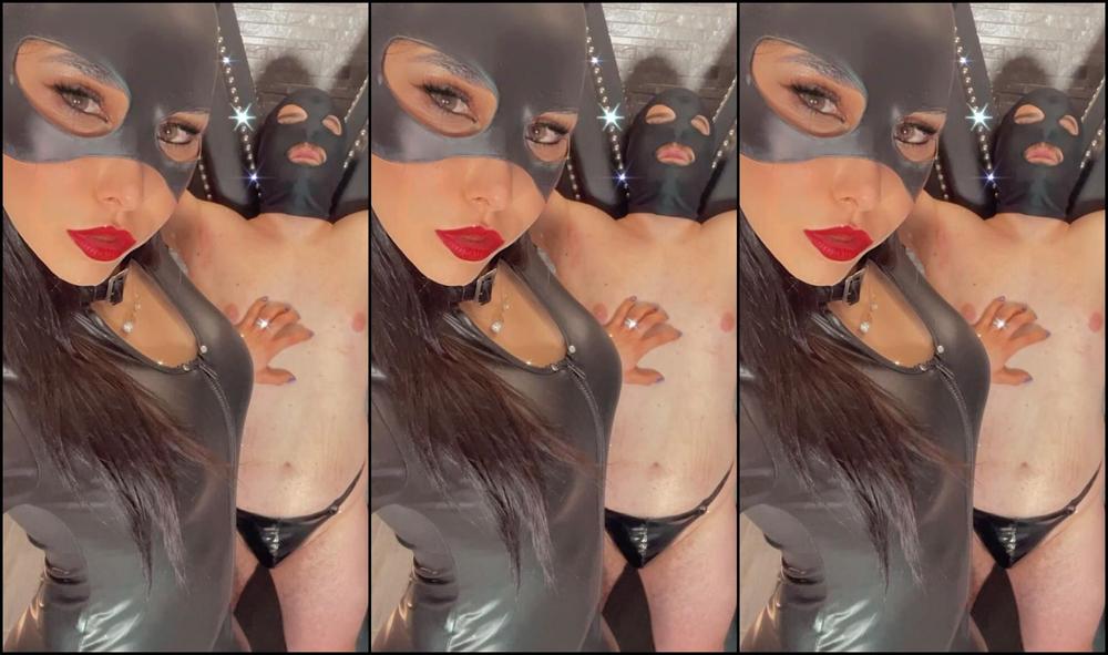 Mistress Gaia Catwoman Scratching