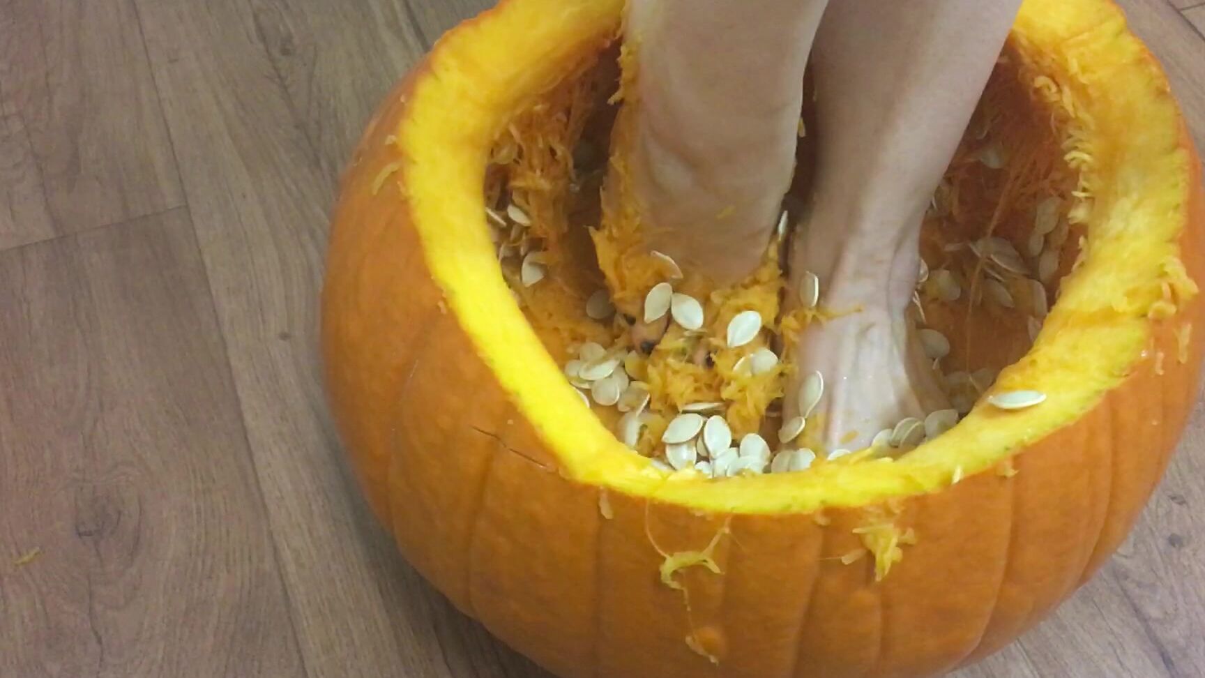 Nikki Sequoia Pumpkin Feet