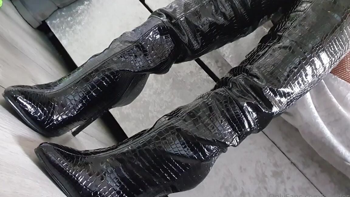 Miss Evie Lock Nicknamed Missevielock Onlyfans Youre Such A Pathetic Excuse For A Male Arent You So Pathetic