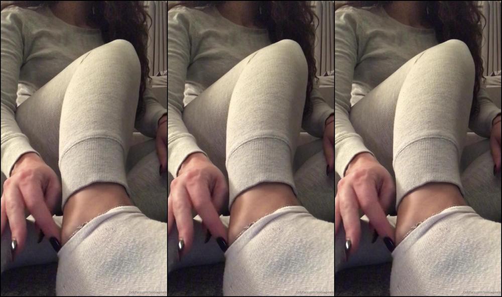 Footsiegalore I Can T Sleep In Socks So Here S A Little Vid Of Me Peeling Them Off Before Bed Last N