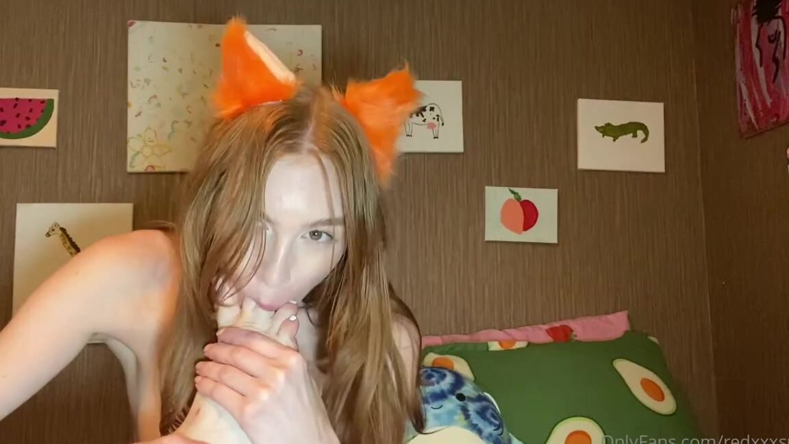 Zoe Strawberry Nicknamed Redxxxsuede Onlyfans Feet Friday Is About To Be Replaced With Foxxy Friday 1