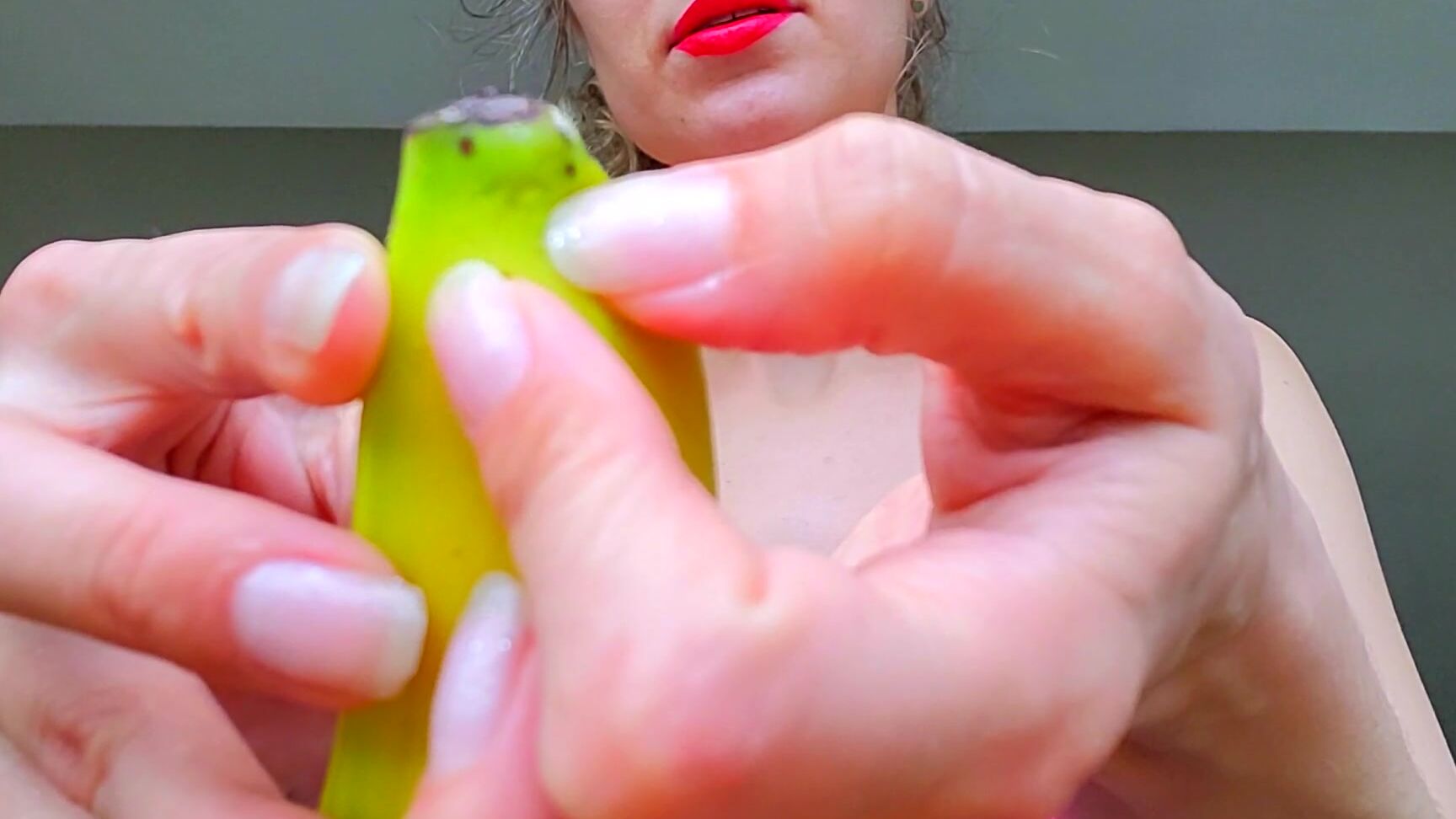 "Goddess Vanessa" finger nail fetish, food & object crush, hand fetish, scratching, nails Natural-Nails-Vs-Banana Manyvids