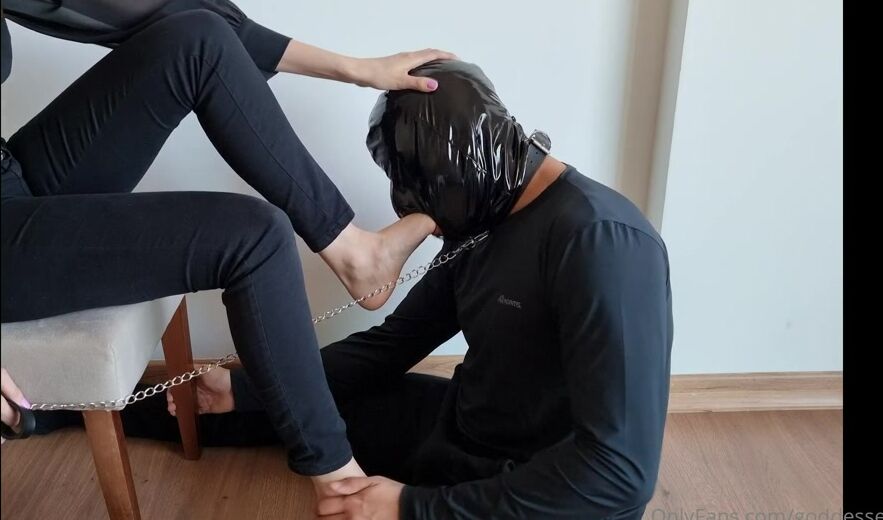 Goddesselisaa Kneeling Collared Submissive And Obedient As It Always Should Be