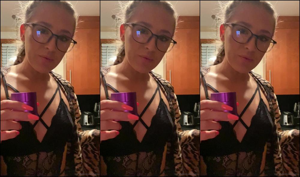 Thatboostedchick Who S Letting Me Pass The Bong To Them Next