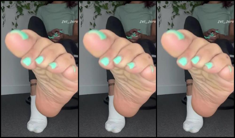 Goddess Sara Nicknamed Sxc Sara Onlyfans I Wore These Socks For 3 Days And They Smell So Good I Bet You D Love To Bury Your Face Right Her