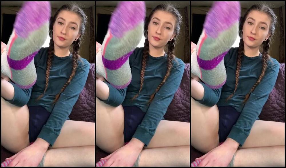 Delilah Nicknamed Footiesfeets Onlyfans Happy Friyay