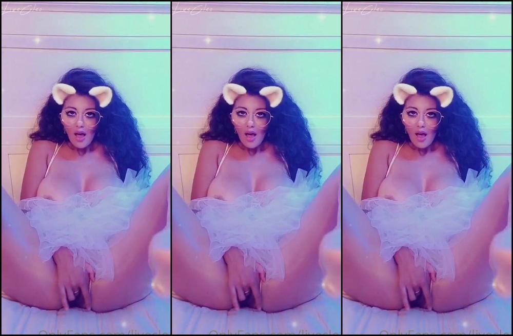 livecleo-26-09-2020-969099168-me-et-pixy-puss-sister-do-you-like-her