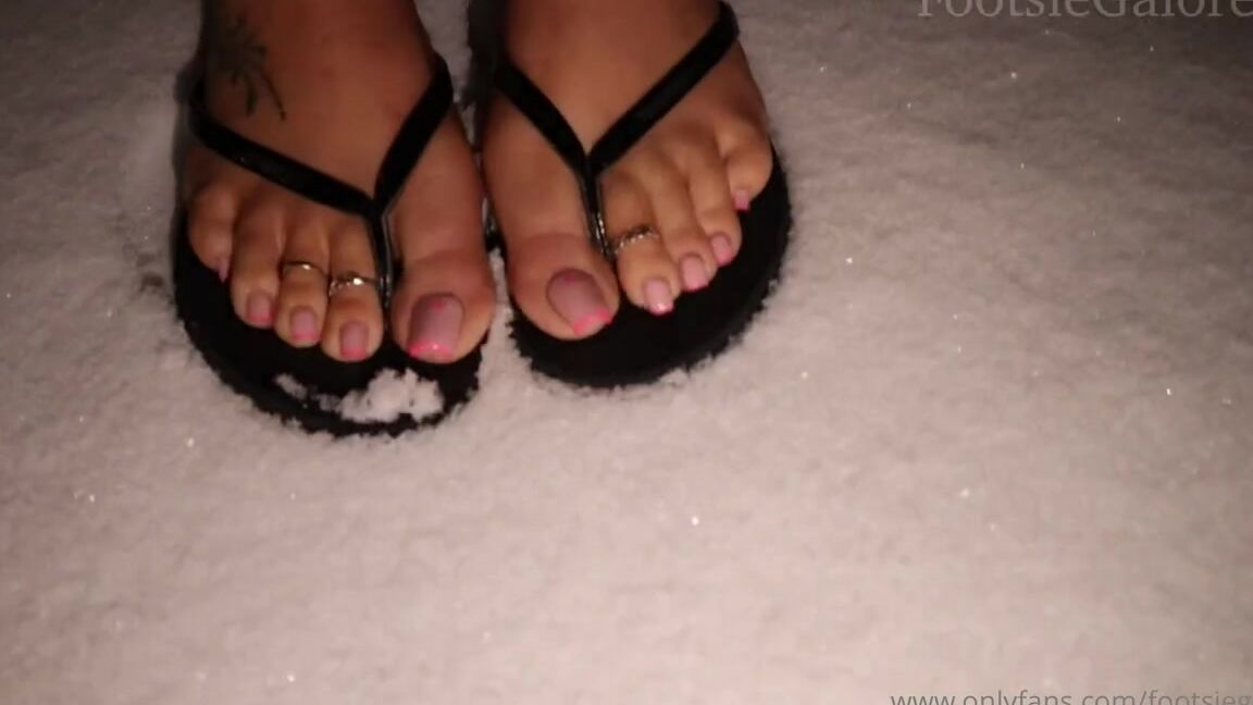 Footsiegalore Onlyfans Ice Queen In Flip Flops