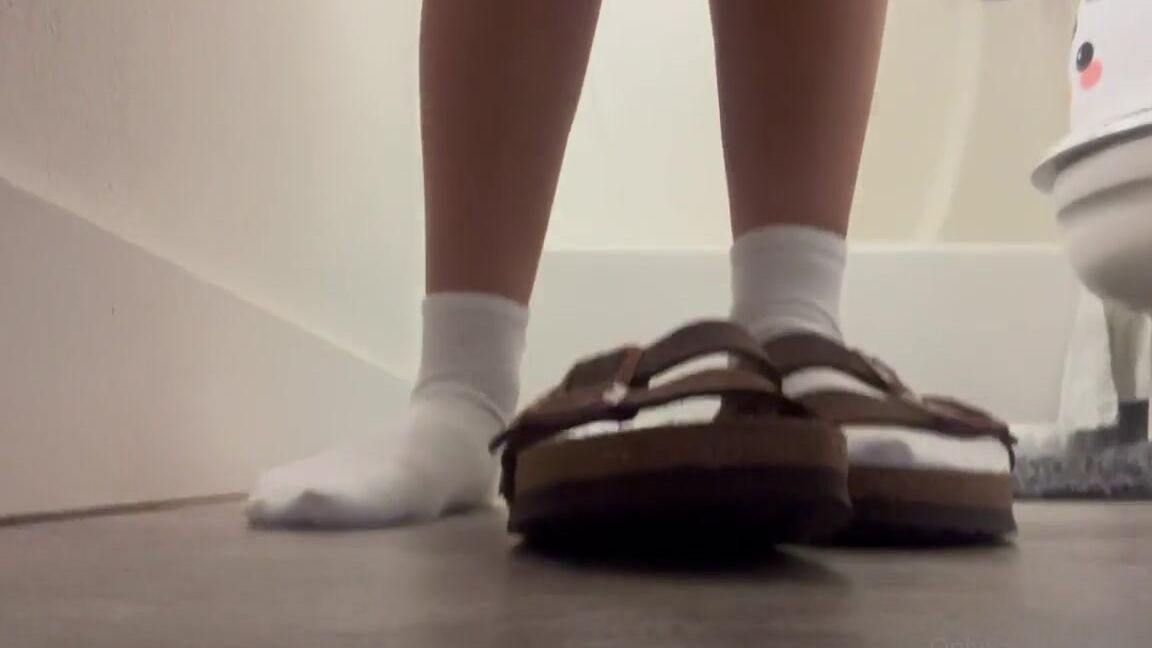 Veronica Soles Nicknamed Starr382 Foot Fetish 05 06 2024 Onlyfans Video I Do Still Have These Birks For Sale Message Me For Info And I Hope