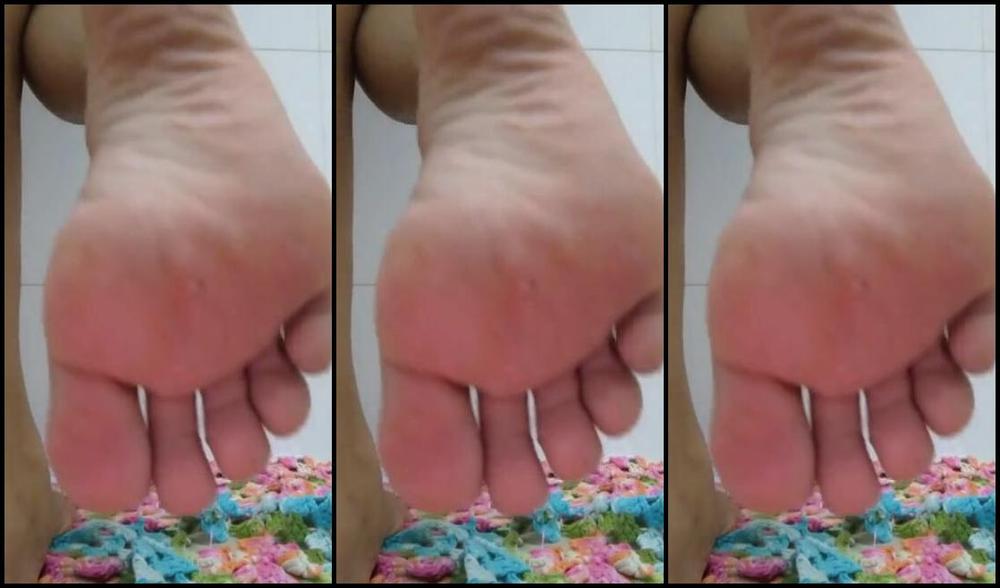 Goddess Penelope Nicknamed Penelopefeet Onlyfans 08 17 2020 Ps Molhadinho Ps Banho