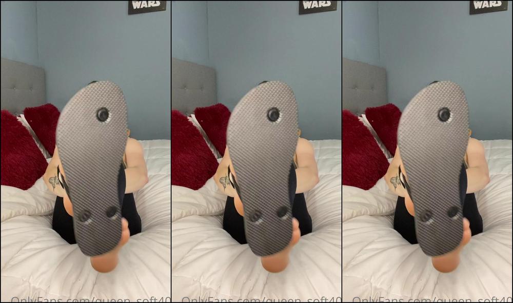 Queen Soft400 1349170647 11 29 2020 Flip Flop Tease