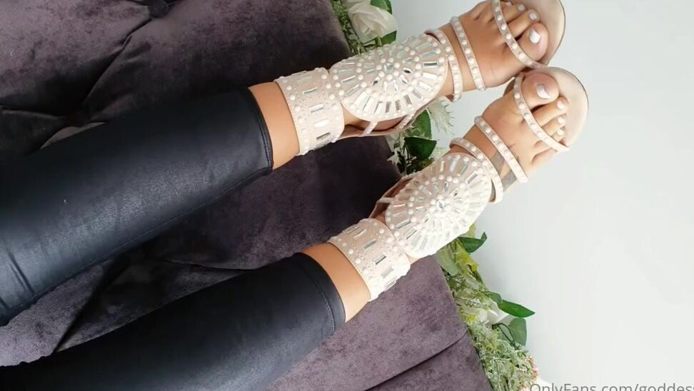 Miss Evie Lock Nicknamed Missevielock Onlyfans How Pretty Are These Gorgeous Goddess Heels On My Beautiful