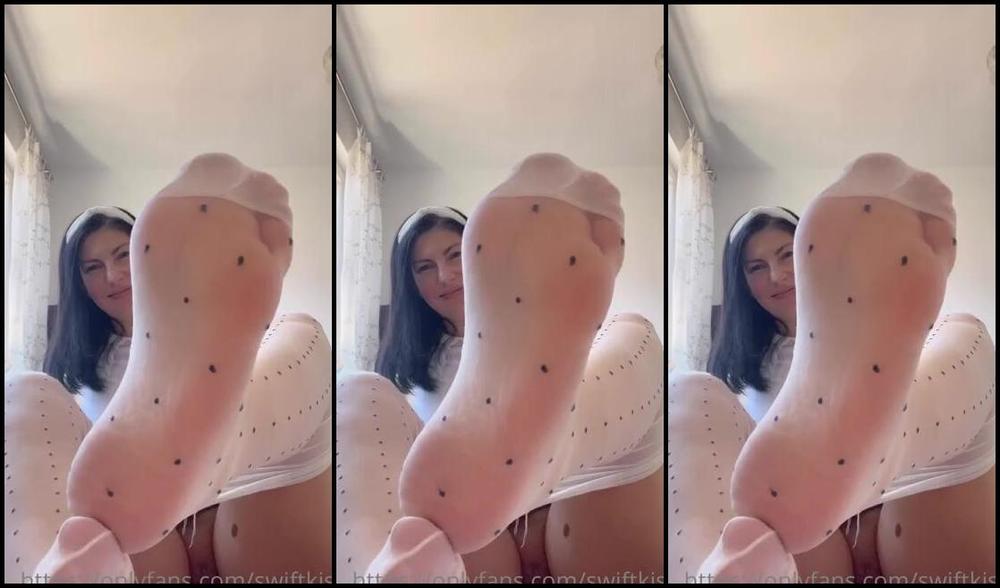 Swift Kiss Nicknamed Swiftkiss Onlyfans Pussy Soles And Smiles For You Baby