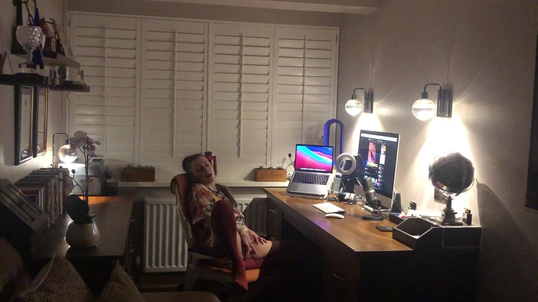 "SuzieLove212" brunette, housewives, long hair, milf, pussy play Fingering in my Office with Porn manyvids