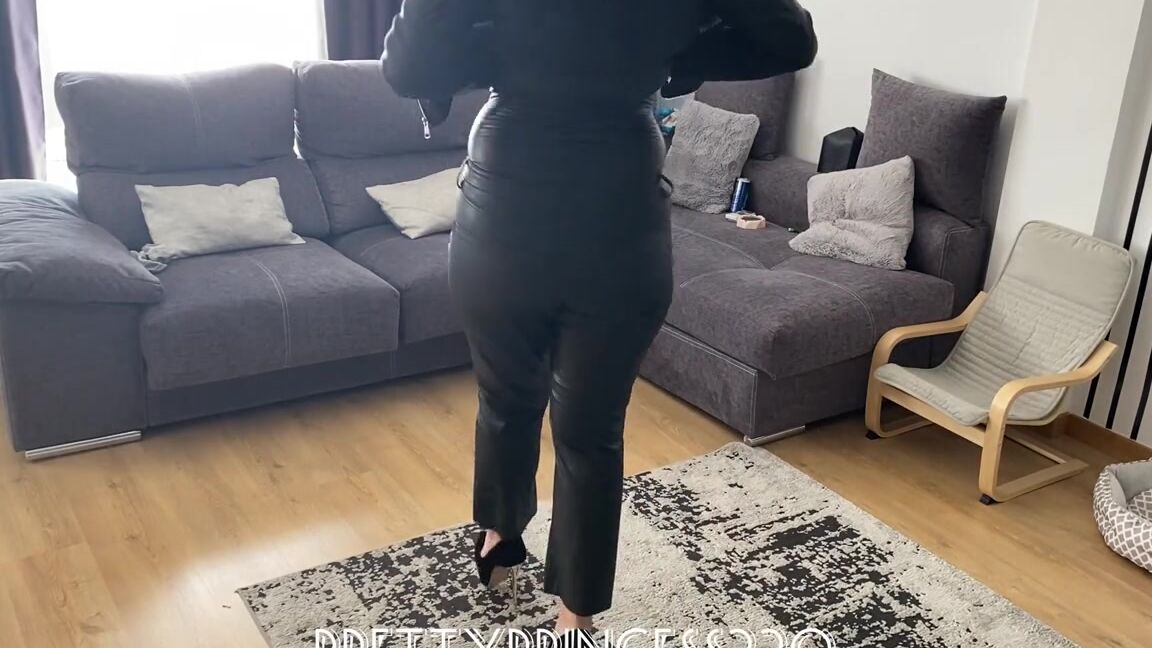 Prettyprincess220 06 06 2023 Onlyfans Video Farting In Leather Suits