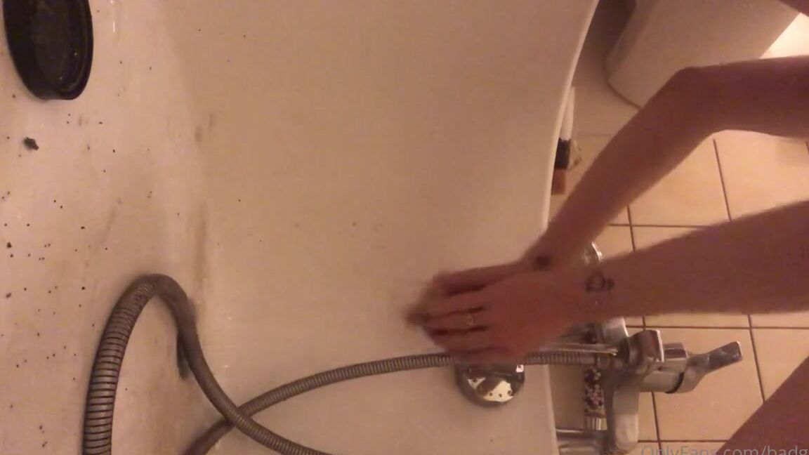 Goddessgaelle Nicknamed Badgaelle Onlyfans Je T Autorise Rver Quelques Instants En Imaginant Que C Est Toi Qui Le Fait