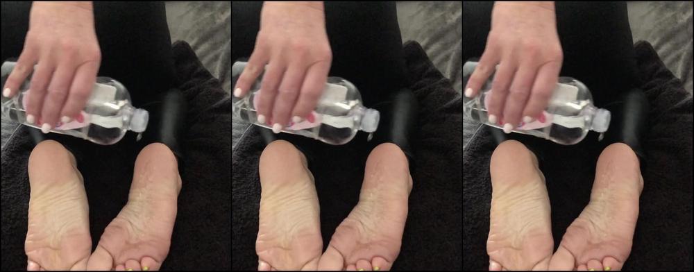 Pretty Feet Oily Wrinkled Soles And A Little Surprise Enjoy