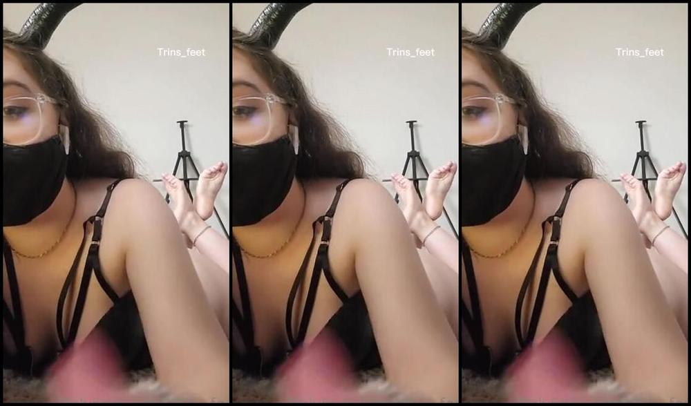 Mistress Trina Nicknamed Trins Feet 12 13 2022 Onlyfans Video Can Krampus Convince You To Go Do Her Naughty Bidding How About With A Handjob And