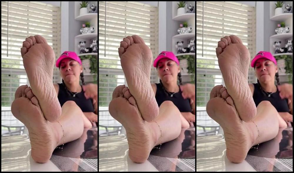 Deedeericanfeet 07 29 2024 Onlyfans Video As Requested On My Table Crossed At Ankles