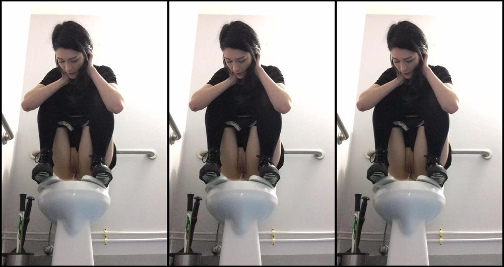 Pee, Public Toilet, Solo Female ivyhelix ivy and her very hydrated pussy ManyVids