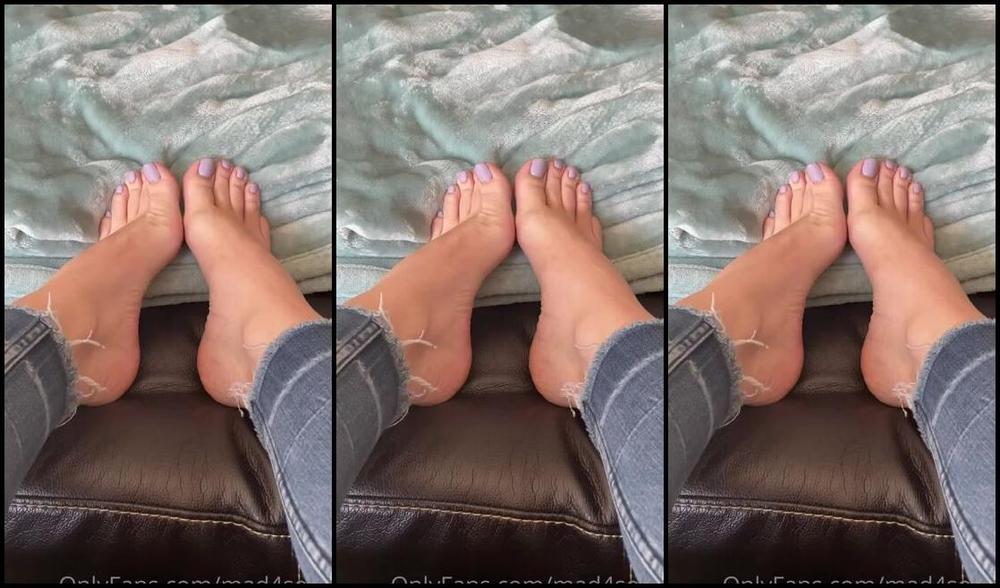 Goddess Mads Nicknamed Mad4Soles Onlyfans Thanksgiving Dinner Being Prepped Behind Me Nobody Has Any Idea The Meal Is Right Here Ready