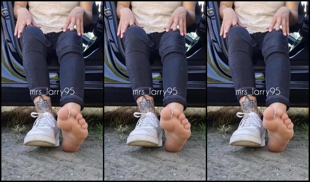 Mrs Larry Onlyfans Schuhe Socken Ausgezogen Und Jetzt Betrachtest Du Meine Gttlichen Sohlen Shoes Socks Off And