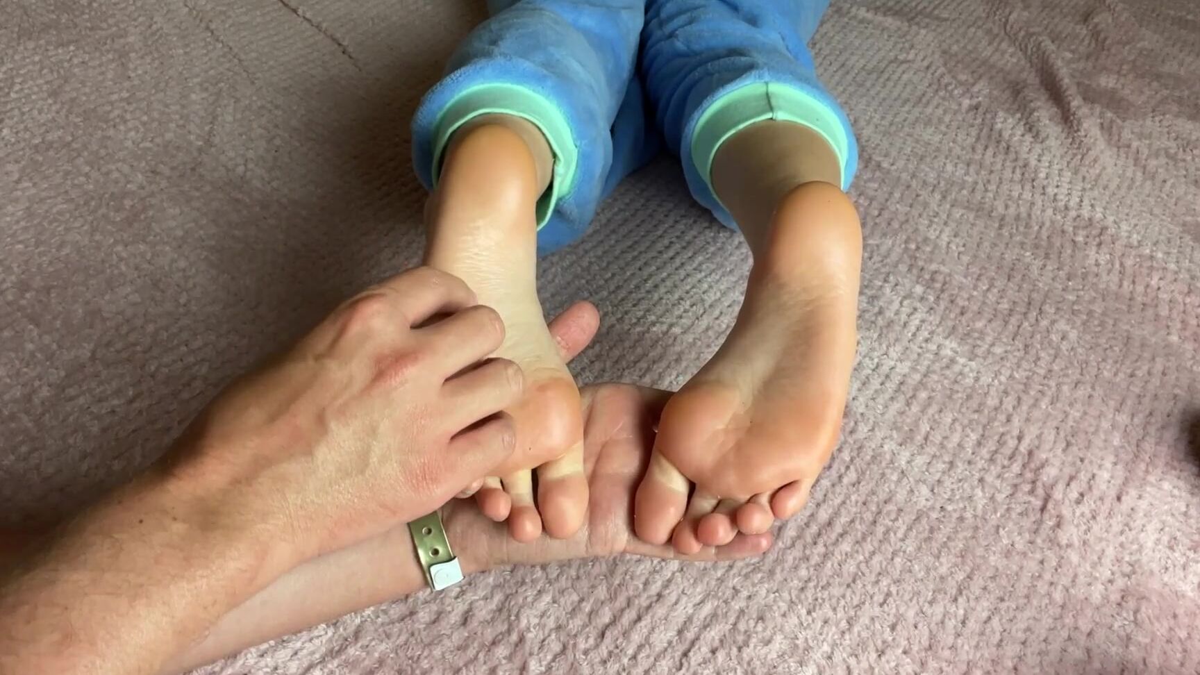 Babebarefootofficial Pov We Re Room Mates And It S Movie Night I M Laying Across The Floor Teasi