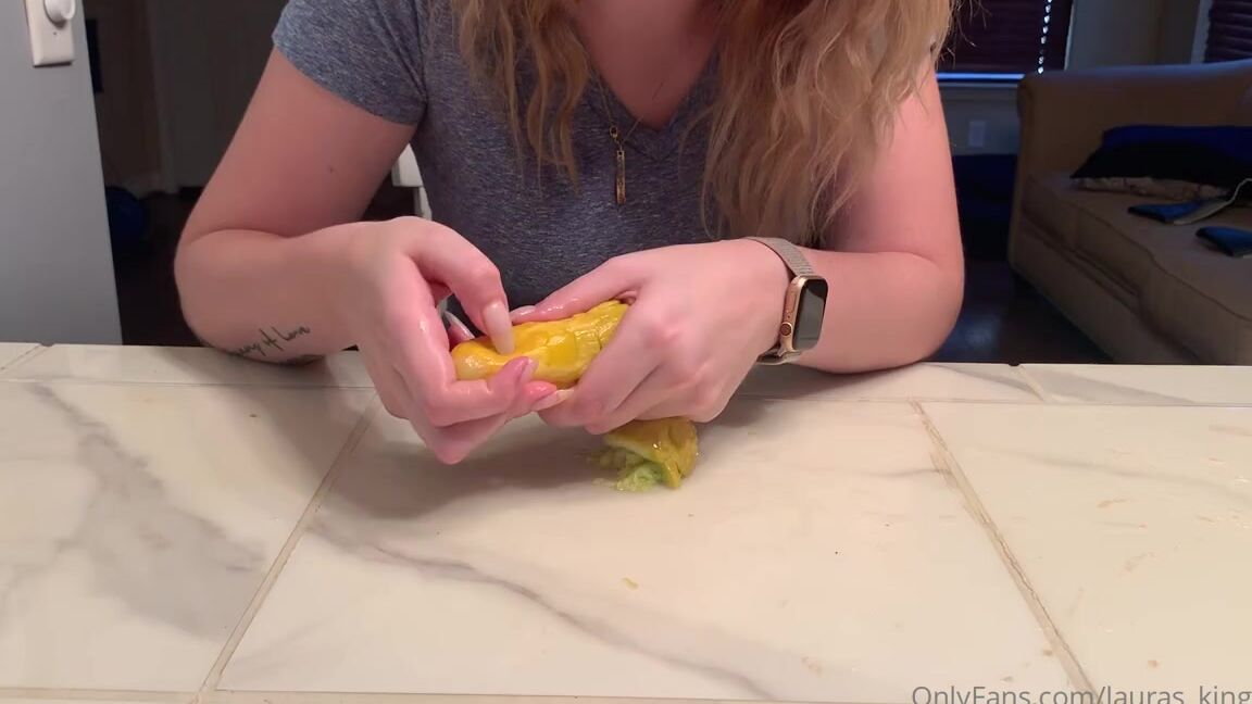 Lalalaura Nicknamed Lauras Kingdom 10 07 2022 Onlyfans Video Taylers Veggie Claw Here Is A Juicy Video Of Goddess Tayler Clawing A Vegetable To Shreds