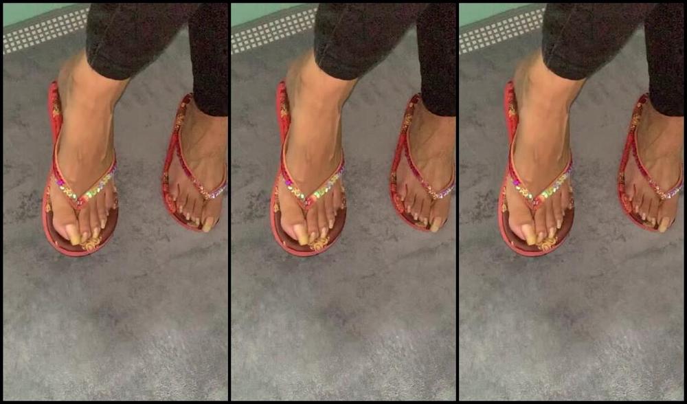 Puja Nicknamed Caramelprofessor Onlyfans Sunday Chill Amp Watch This To Start Your Day