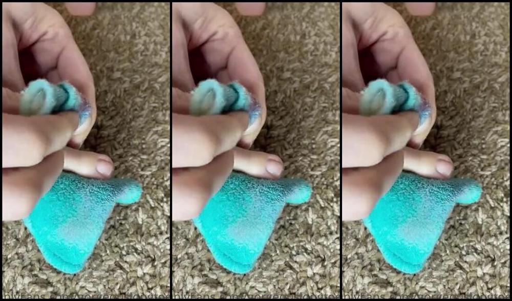 Gorgeous Long Toes Nicknamed Gorgeouslongtoes Onlyfans I M Also Removing My Polish Natural Nails Anyone